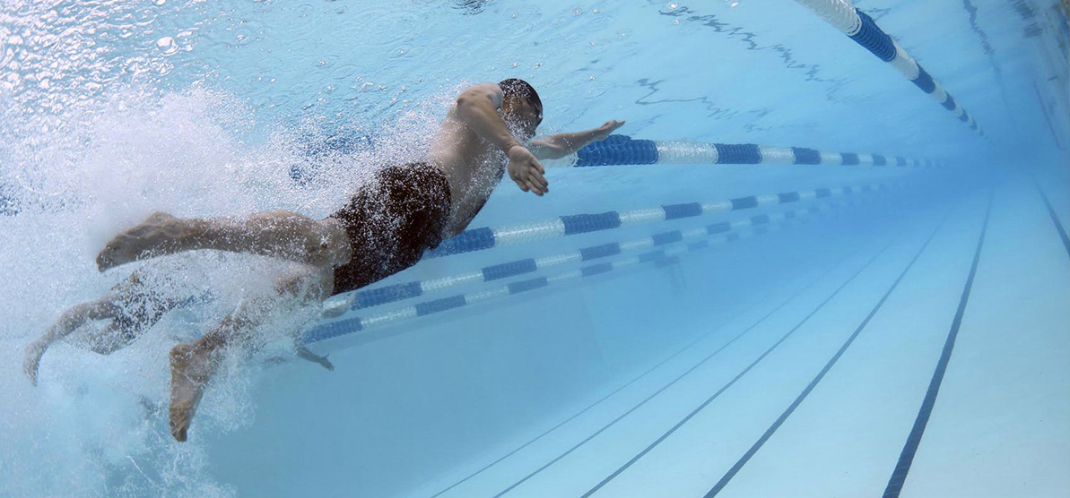 泳池水处置惩罚应该要选择一些先进的装备仪器