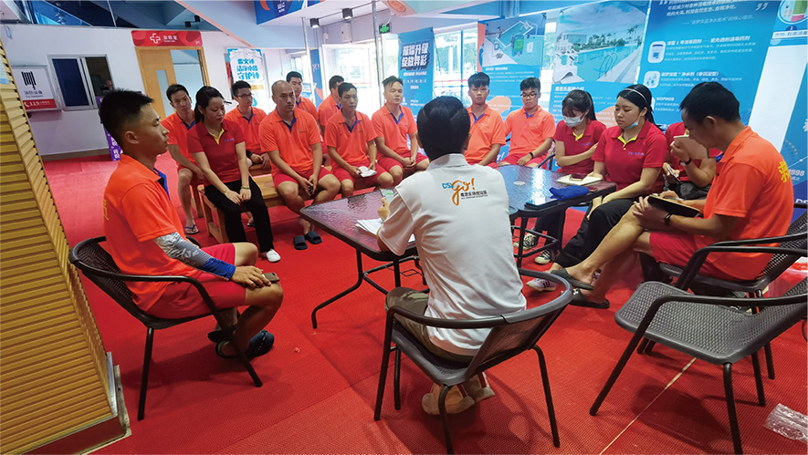 庄闲游戏泳池场馆运营