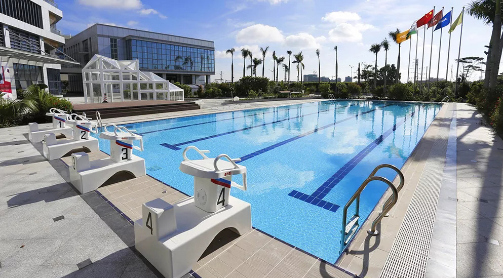 庄闲游戏园区游泳池