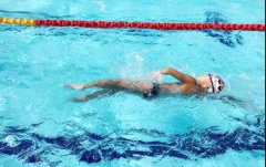 <b>游泳池的水一样平常多久换一次？？？？</b>