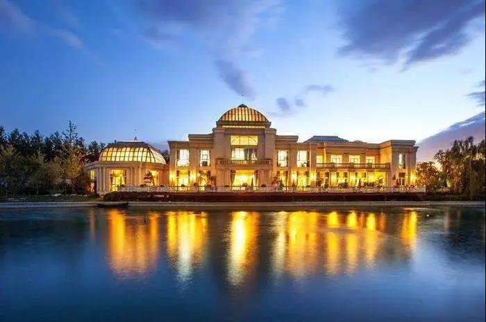 逐梦深蓝清水手艺无氯泳池