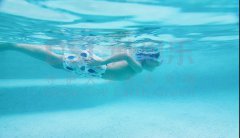 <b>别墅游泳池的设计及装备需要注重哪些方面？？？</b>