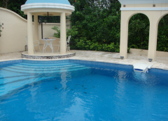 游泳池氯消毒剂投放过多会对人体带来什么危害？？？怎样提防氯危险？？？