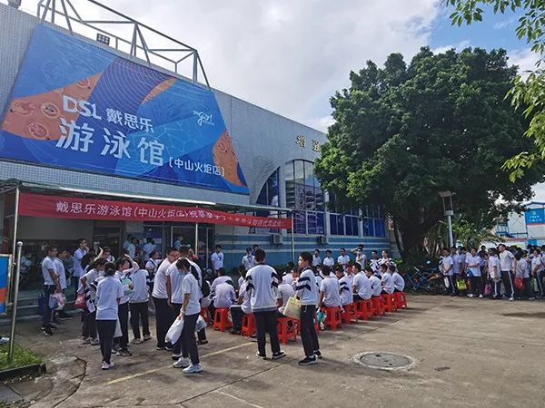 庄闲游戏游泳馆