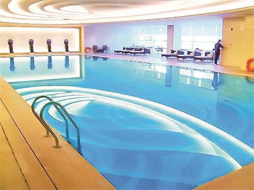 游泳池尿素超标对人的康健有哪些危害？？？？？