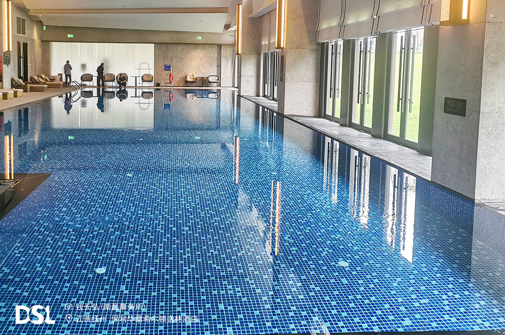 旅馆泳池