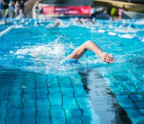 游泳池尿素超标，，，怎么办？？？