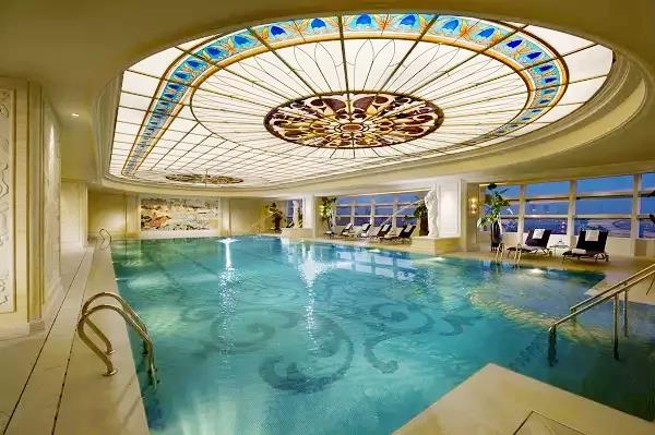 室内游泳馆怎么选择泳池加热装备呢？？？