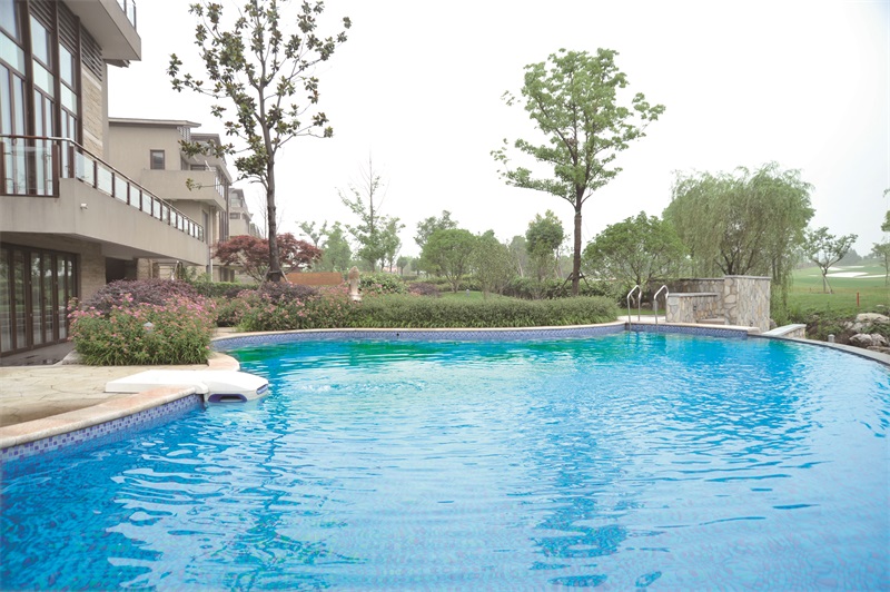 还在手动清洁泳池水底？？？这款游泳池吸尘器相识一下！