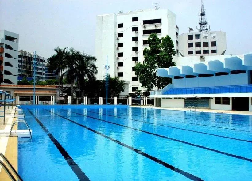 智能游泳池机械人,游泳池机械人,游泳池吸污机